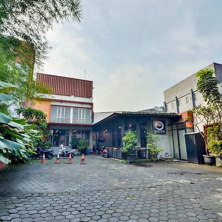 Image Hotel And Resto Бандунг Екстериор снимка