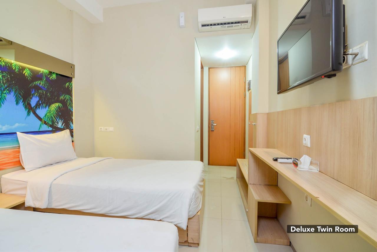 Image Hotel And Resto Бандунг Екстериор снимка