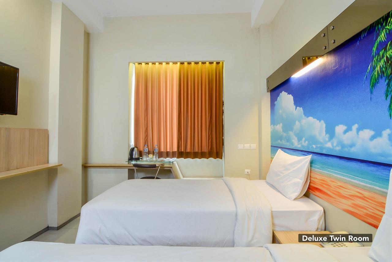 Image Hotel And Resto Бандунг Екстериор снимка