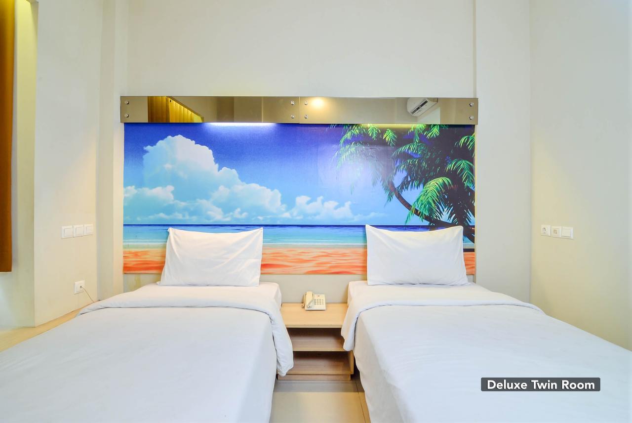 Image Hotel And Resto Бандунг Екстериор снимка
