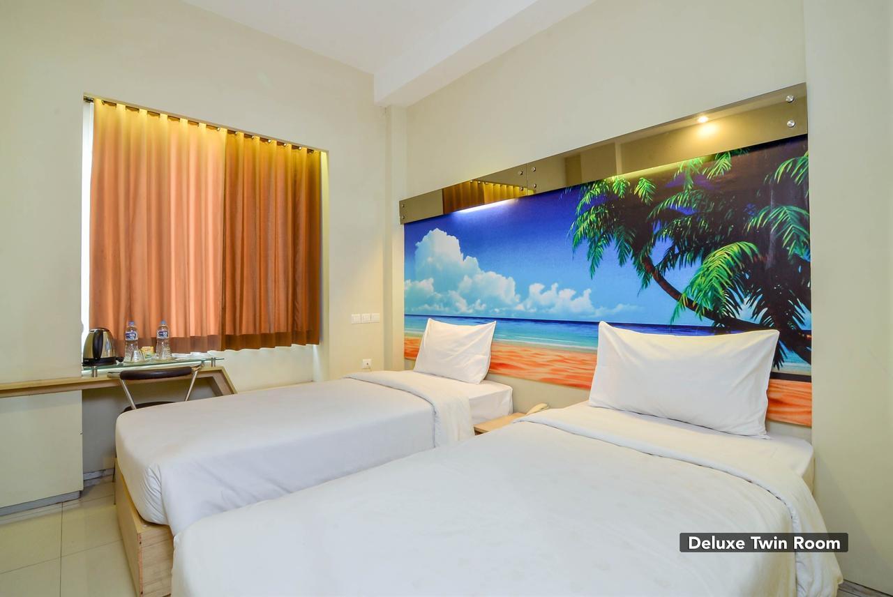 Image Hotel And Resto Бандунг Екстериор снимка