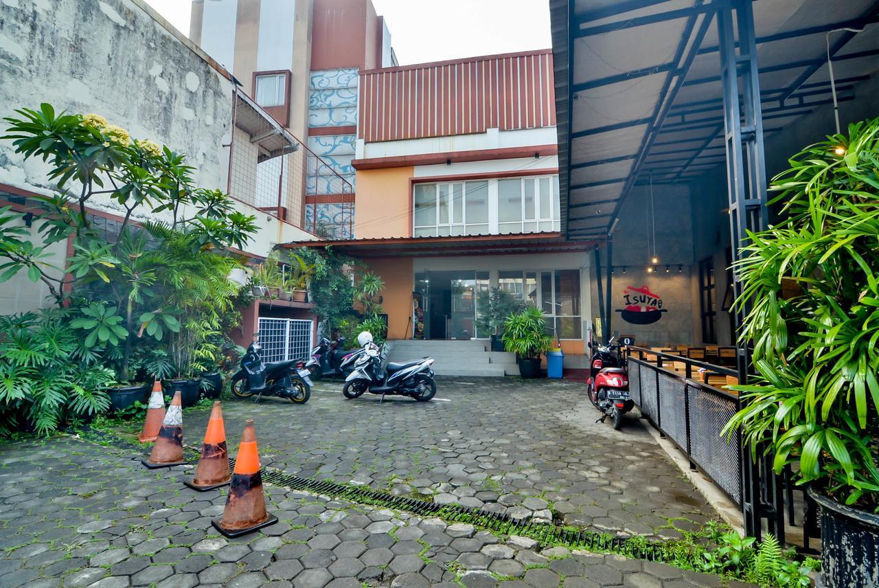 Image Hotel And Resto Бандунг Екстериор снимка