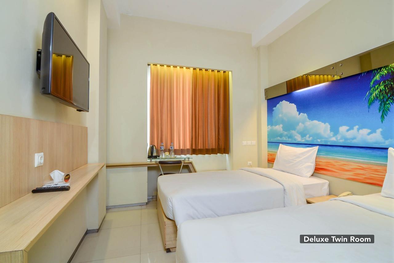 Image Hotel And Resto Бандунг Екстериор снимка