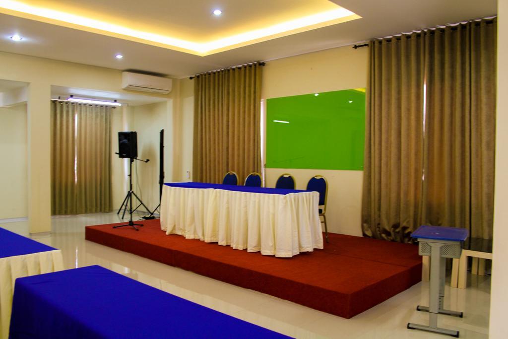Image Hotel And Resto Бандунг Екстериор снимка