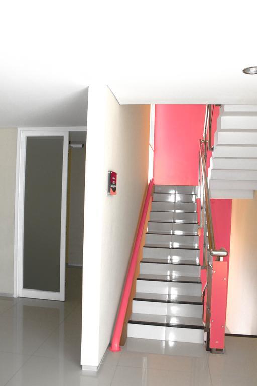 Image Hotel And Resto Бандунг Екстериор снимка